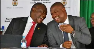  ??  ?? UMENGAMELI Cyril Ramaphosa noNdunanku­lu wase-Eastern Cape, uMnu Oscar Mabuyane, emcimbini obusesifun­deni iNgquza Sub-region, eFlagstaff.