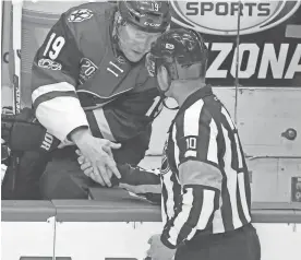  ?? DAVID KADLUBOWSK­I / AZCENTRAL SPORTS ?? Referee Kyle Rehman greets Coyotes captain Shane Doan before his final shift late in the third period on Saturday night in Glendale.