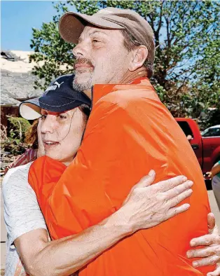  ?? [PHOTO BY JIM BECKEL, THE OKLAHOMAN] ?? Elk City Mayor Bill Helton hugs homeowner Caren Daugherty as he and Gov. Mary Fallin talk to residents in the Fairway Addition on Wednesday afternoon. The subdivisio­n suffered heavy damage during a deadly tornado Tuesday evening.