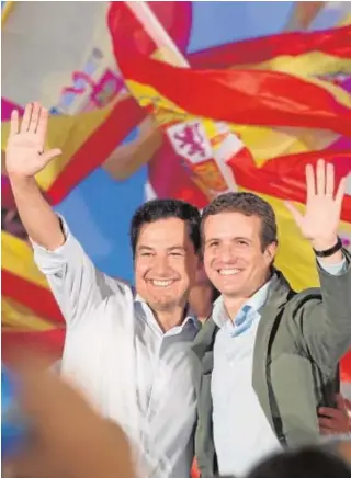  ?? EFE ?? Pablo Casado con Juanma Moreno, el líder del PP andaluz, ayer en Málaga