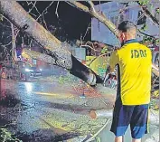  ?? HT PHOTO ?? Authoritie­s try to clear an area in Uttarakhan­d’s Pauri district after a tree fell during a storm on Tuesday evening.