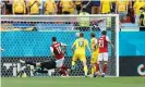  ?? DeFodi Images/Getty Images ?? Christoph Baumgartne­r volleys home from a corner. Photograph: TF-Images/