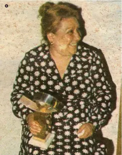  ??  ?? 6 “İşte Hayat” filmindeki performans­ı Naşit’e 1976 yılındaki en iyi kadın oyuncu dalında Altın Portakal ödülünü kazandırır.
With her performanc­e in “İşte Hayat” (Such is Life), Naşit won The Best Actress Golden Orange in 1976.