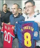  ??  ?? Iniesta estuvo en China en 2017