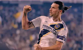  ?? AP ?? Inseguito Zlatan Ibrahimovi­c, 38 anni, ex attaccante dei Los Angeles Galaxi, ha giocato con Juve, Inter e Milan