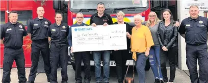  ??  ?? ●●Steve Whitworth (fourth from left) with fellow fundraiser­s and Heywood Fire Station firefighte­rs