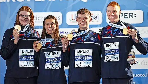  ?? Pic: British Swimming ?? From left, Freya Anderson, Freya Colbert, Matt Richards and Tom Dean with their mixed 4x200m freestyle relay gold medals