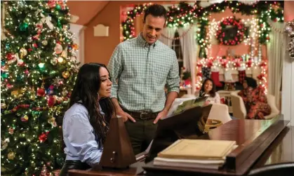  ?? ?? Aimee Garcia and Freddie Prinze Jr in Christmas With You. Photograph: Jessica Kourkounis/Netflix