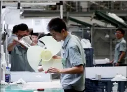  ?? WU JIN / FOR CHINA DAILY ?? Gree employees produce air conditione­r parts at the production line in the company’s plant in Zhuhai, Guangdong province.