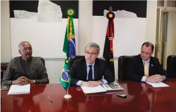  ?? AGOSTINHO NARCISO |EDIÇÕES NOVEMBRO ?? Embaixador do Brasil apresenta o projecto que fica patente durante dois meses em Luanda