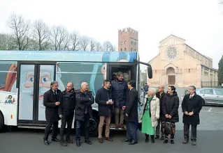  ??  ?? Un mese
Il bus navetta natalizio sarà attivo fino al 24 dicembre, tutti i weekend, con cinque fermate nei pressi dei mercatini cittadini