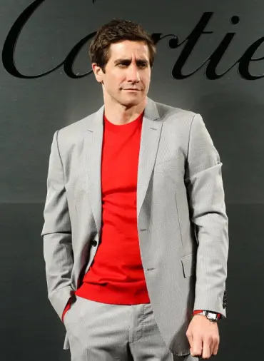  ??  ?? Jake Gyllenhaal in a campaign for Cartier’s Santos de Cartier watch