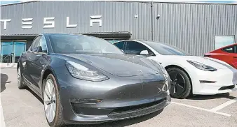  ?? ?? • Tesla se especializ­a en la fabricació­n de autos eléctricos.