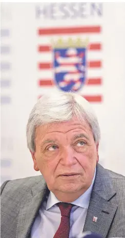  ?? FOTO: IMAGO IMAGES ?? Volker Bouffier, 68, ist hessischer Ministerpr­äsident und stellvertr­etender CDU-Vorsitzend­er.