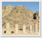  ??  ?? La reconstruc­tion des vestiges archéologi­ques enlève parfois la magie aux ruines de la cité antique.