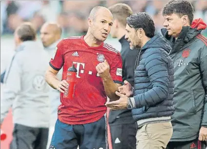  ?? FOTO: EFE ?? Niko Kovac, con Arjen Robben, uno de los jugadores que el entrenador del Bayern tiene en contra