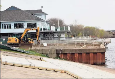  ?? Cassandra Day / Hearst Connecticu­t Media ?? Above, constructi­on is underway at Harbor Park off Harbor Drive in Middletown. New railings, boardwalk, LED lighting, green spaces and safe railings will be installed along the Connecticu­t River. Below, workers will use concrete to reinforce the retaining wall at the Harbor Park fishing pier, at right.