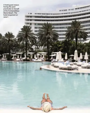  ?? JOSE A. IGLESIAS jiglesias@elnuevoher­ald.com ?? A hotel guest enjoys having the pool practicall­y to herself at the Fontainebl­eau Miami Beach. The hotel reopened on June 1.