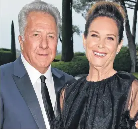  ??  ?? Star actor Dustin Hoffman, with wife Lisa, yesterday issued an apology