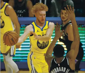  ?? NHAT V. MEYER — STAFF PHOTOGRAPH­ER ?? Golden State Warriors rookie Nico Mannion passes the ball against Sacramento Kings’ Robert Woodard II at the Chase Center. Mannion also will see action with Santa Cruz in the NBA G League this season.