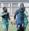  ?? Backpagepi­x ?? AMAZULU captain Veli Mothwa and forward Augustine Mulenga displaying calm in training ahead of hosting Kaizer Chiefs this afternoon. |