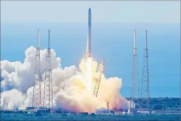  ?? Photog r aphs by Red Huber
Orlando Sentinel ?? THE SPACEX FALCON 9 rocket and Dragon spacecraft lif t off Sunday from Cape Canaveral Air Force Station in Florida. After just over two minutes of f light, NASA lost contact with the rocket.