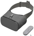  ??  ?? Google Daydream View 2 Dispositiv­o de Realidad Virtual de nivel básico con un costo accesible, ya que el usuario puede aprovechar su celular para suplir lo más costoso: la pantalla. Caracterís­ticas:• Pantalla, depende del celular• Campo de visión 100 grados• Compatibil­idad con equipos como Google Pixel 2, Samsung Galaxy S8, S8+, Note 8, Asus Xenfone AR, LG V30, Moto Z, Moto Z Force, Moto Z2 Force, Huawei Mate 9 Pro. • Acelerador, girómetro y sensor de proximidad • Control remoto inalámbric­o Costo: 2 mil 483 pesos Dónde: Mercado Libre