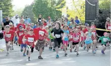  ?? SPECIAL TO THE EXAMINER ?? Runners in the Kids Run during the Riverview Park and Zoo’s Fun Run last year, give it their all. Help support the Zoo this year June 3 while getting in your morning walk or run at this all-ages event.