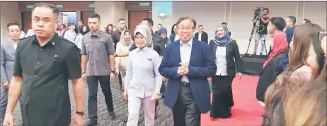  ??  ?? Abang Johari (front facing camera, right) arrives at the event accompanie­d by, on his right, the Minister of Welfare, Community Well Being, Women, Family and Childhood Developmen­t Dato Sri Fatimah Abdullah.