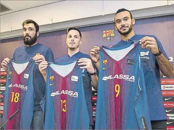  ?? FOTO: PERE PUNTÍ ?? Pierre Oriola, Thomas Heurtel y Adam Hanga lucirán el 18, el 13 y el 9 en la nueva etapa que ahora inician como jugadores del Barça Lassa