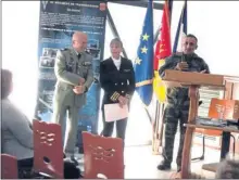  ??  ?? Ouverture du forum par le lieutenant-colonel Chabot, chef de corps du 48ème RT avec, à ses côtés, Patricia Willaert, préfet de Lot-et-Garonne et le lieutenant-colonel Schiratti, DMD adjoint