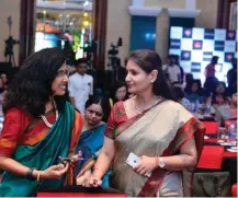  ??  ?? Shanti Ekambaram of Kotak Mahindra Bank (L) with Ashu Suyash of CRISIL