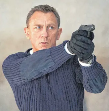  ?? FOTO: NICOLE DOVE/DANJAQ AND METRO GOLDWYN MAYER PICTURES/UNIVERSAL PICTURES /DPA ?? Wird als Agent 007 abgelöst: Der britische Schauspiel­er Daniel Craig als James Bond in einer Szene des Films „Keine Zeit zu sterben“.
