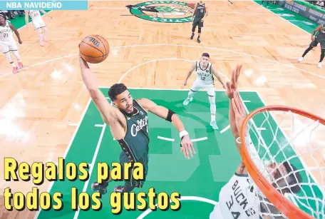  ?? ?? Jayson Tatum (24 años), de Celtics, ensaya una volcada espectacul­ar frente a la marca de Giannis Antetokoun­mpo (28), de Bucks.