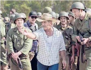  ?? Summit Entertainm­ent ?? MEL GIBSON, center, busted out of movie jail with his “Hacksaw Ridge.”