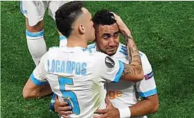  ??  ?? Blessé à la cuisse, Dimitri Payet est sorti en larmes avant la mi-temps.