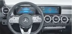  ??  ?? Das Widescreen-Cockpit versorgt den Fahrer mit allen notwendige­n Informatio­nen.