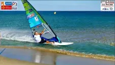  ?? ?? Antoine Albeau entre plage et banc