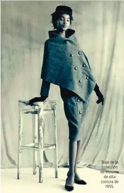  ??  ?? Traje de la colección de invierno de alta costura de 1955.