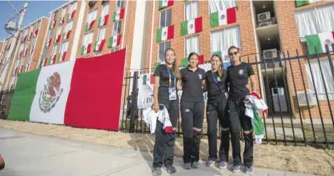  ?? | MEXSPORT ?? Ayer se izó la bandera de México en la Villa Centroamer­icana de Barranquil­la 2018.