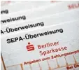  ?? Foto: Fabian Sommer, dpa ?? Ohne Papierkram: Bei den Sparkassen sind online nun sogenannte Instant Pay ments möglich.