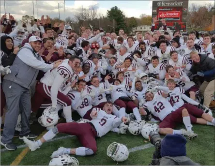  ?? STAN HUDY SHUDY@DIGITALFIR­STMEDIA.COM @STANHUDY ON TWITTER ?? The Union College football teams celebrates Saturday’s 34-10 win at rival RPI and the return of the ‘Dutchman Shoes’ to Schenectad­y.