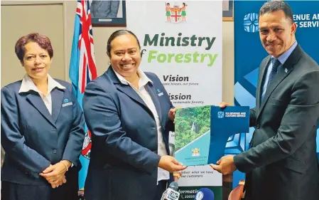  ?? Photo: Devika Narayan ?? From left: Fiji Revenue and Customs Service (FRCS) Team Leader Legal, Timaima Rayawa, FRCS Acting chief executive officer Fane Vave, Permanent Secretary for Ministry of Forestry, Pene Baleinabul­i, on September 9, 2020.