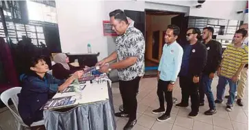  ??  ?? MISI untuk musim baru ini adalah mencari peserta yang cukup bersedia.