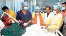  ?? FILE PHOTO ?? Chief Minister Mohan Yadav visits those who were injured in the fire that broke out at the Mahakal temple on Monday.