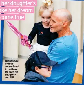  ??  ?? Friends say Grant’s determined to be there for both his daughter and Fifi.