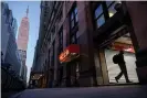  ?? Photograph: Ed Jones/AFP/Getty Images ?? A shuttered pizza place near the Empire State Building in Manhattan.