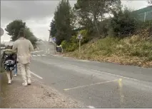  ?? O. V.) ?? Un arrêt de bus localisé sur la route de Saint-laurent, à La Gaude, est jugé trop dangereux par plusieurs parents.(photo