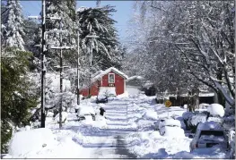  ?? ELIAS FUNEZ — THE UNION VIA AP ?? People begin the work of digging their vehicles out of the snow and ice from the winter storm in Grass Valley on Wednesday.