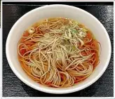  ?? WIKIMEDIA COMMONS ?? Hot broth is ladled over parboiled soba noodles.